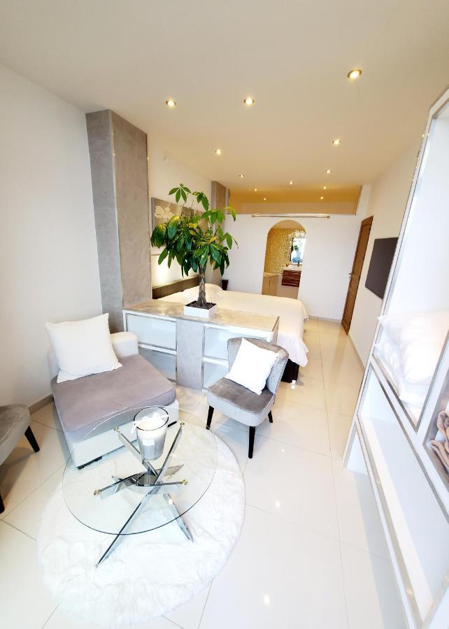 Appartement En Bord De Lac Avec Jaccuzi 앰파이언레뱅즈 외부 사진
